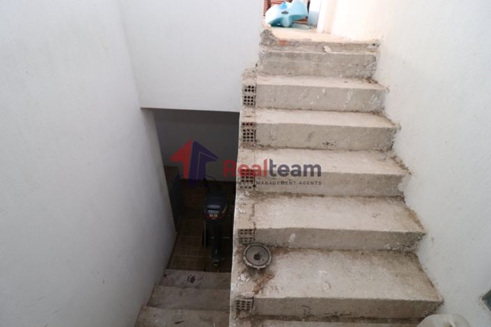 Image No.19-6 Bed Property for sale