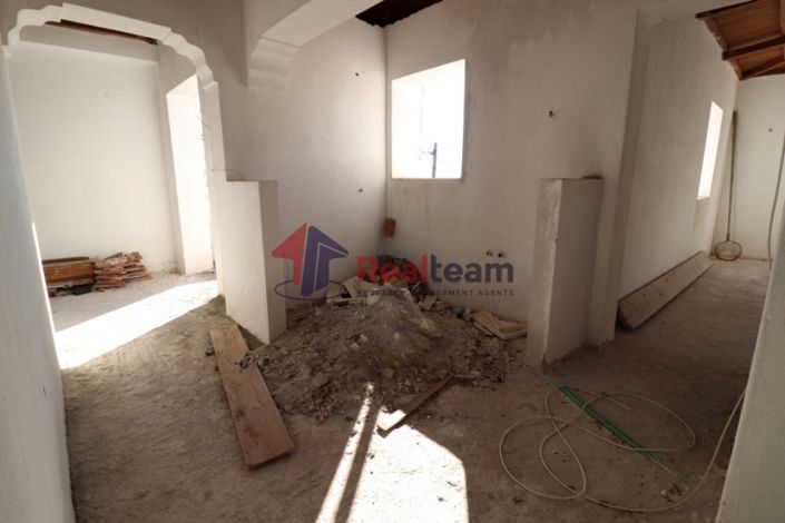 Image No.20-6 Bed Property for sale