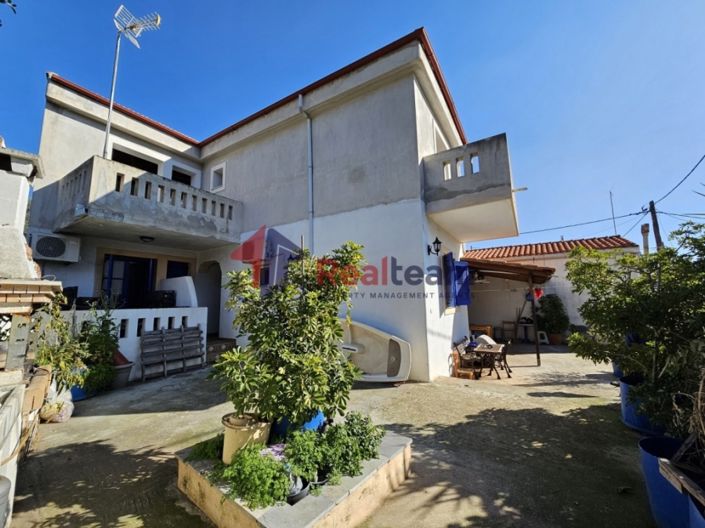 Image No.6-6 Bed Property for sale