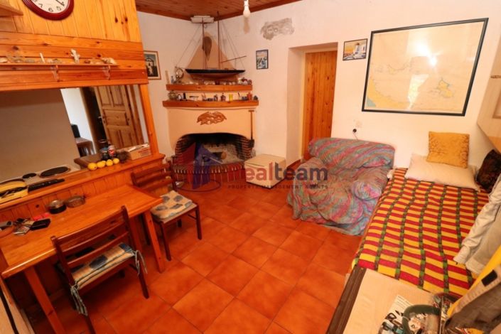 Image No.9-6 Bed Property for sale