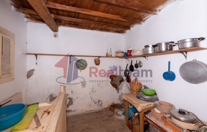 Image No.10-2 Bed Property for sale