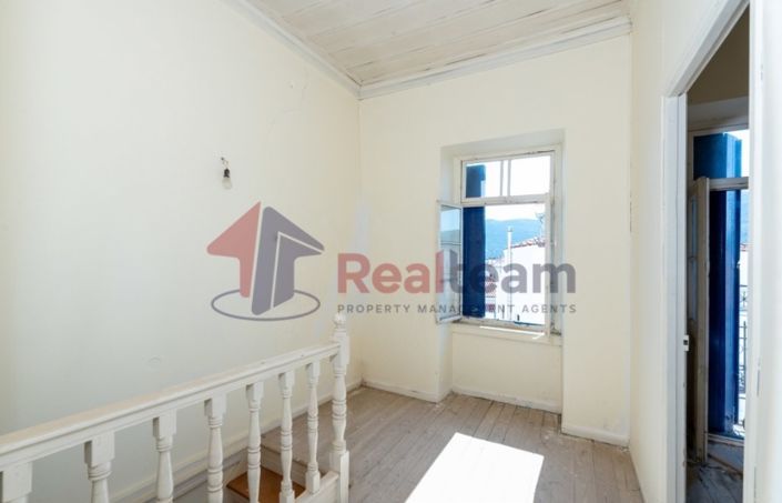 Image No.18-2 Bed Property for sale