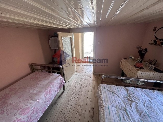 Image No.10-2 Bed Property for sale