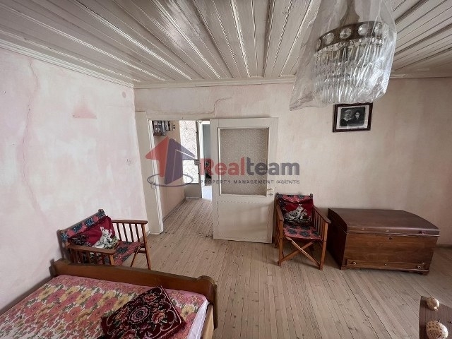 Image No.12-2 Bed Property for sale