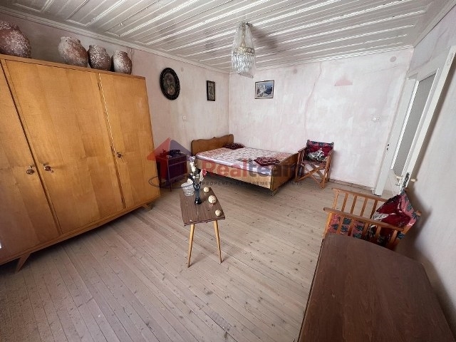 Image No.18-2 Bed Property for sale