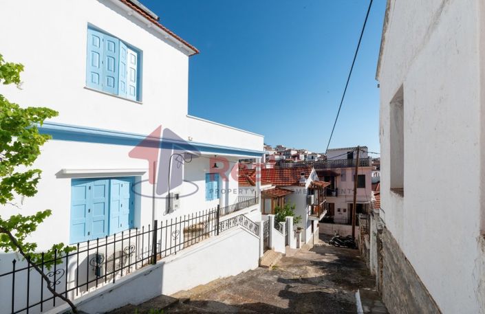 Image No.2-Propriété de 3 chambres à vendre à Chora