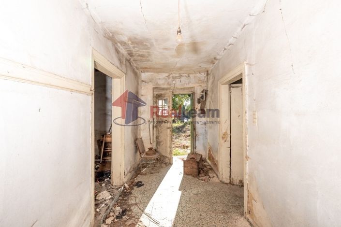 Image No.10-2 Bed Property for sale