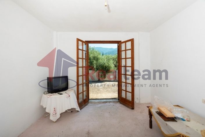 Image No.16-Propriété de 4 chambres à vendre à Artemida