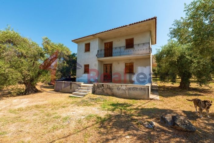 Image No.2-Propriété de 4 chambres à vendre à Artemida