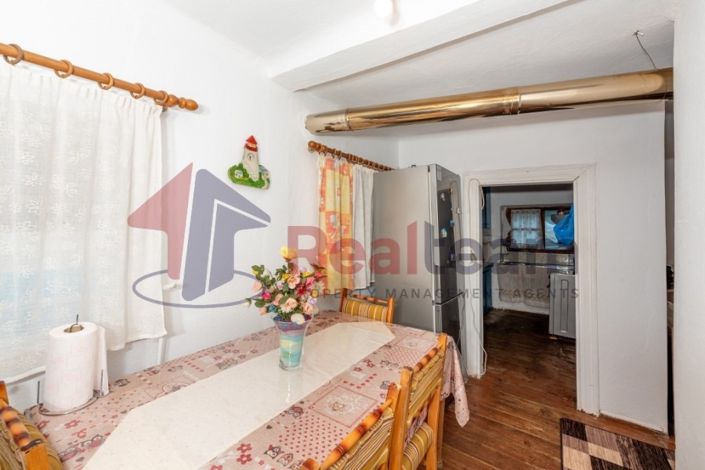 Image No.11-2 Bed Property for sale