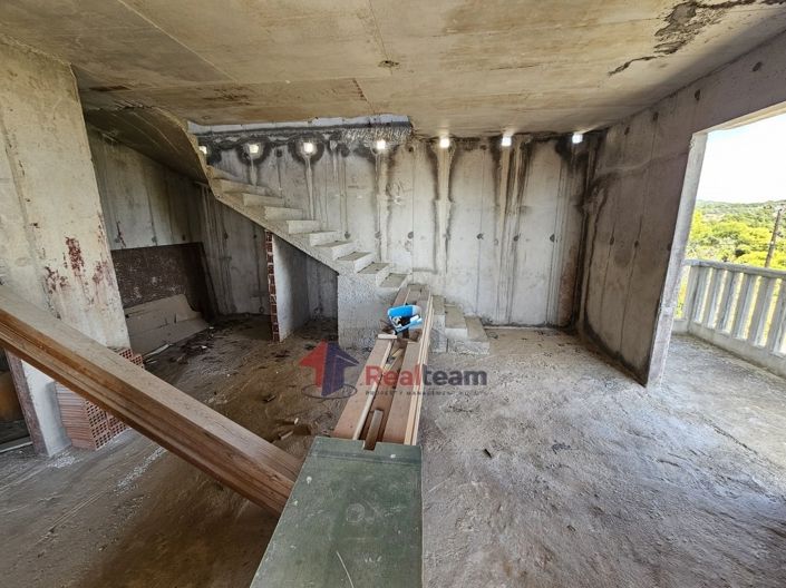 Image No.13-12 Bed Property for sale