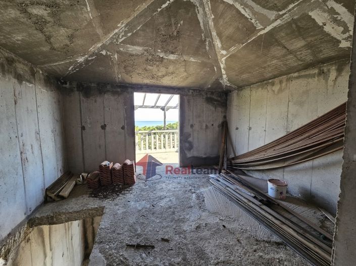 Image No.17-12 Bed Property for sale