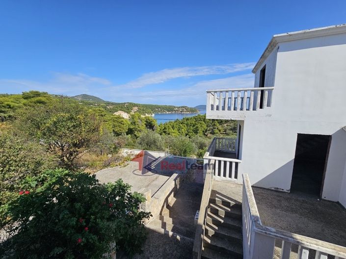 Image No.18-12 Bed Property for sale