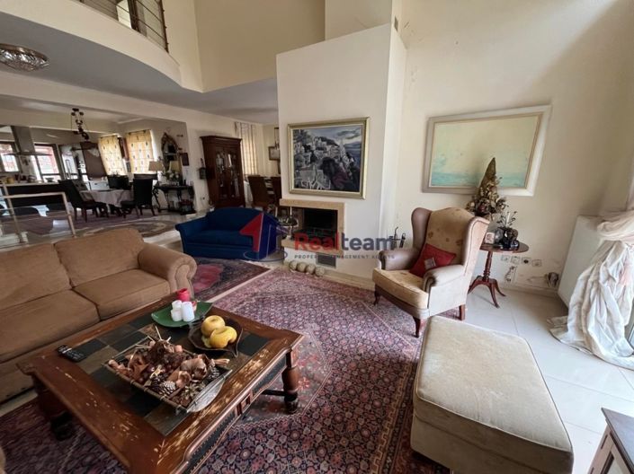 Image No.2-5 Bed Property for sale