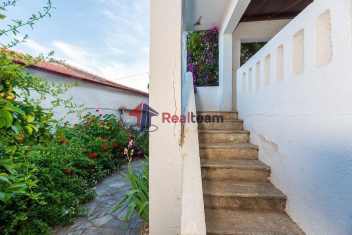 Image No.17-2 Bed Property for sale
