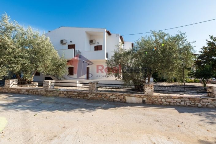 Image No.11-9 Bed Property for sale