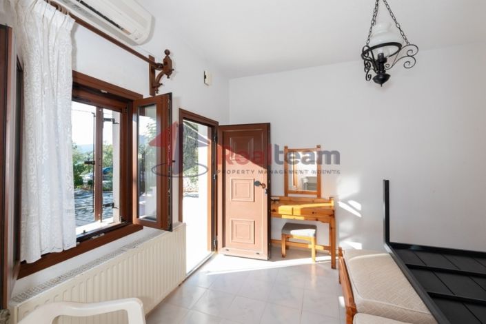 Image No.18-9 Bed Property for sale