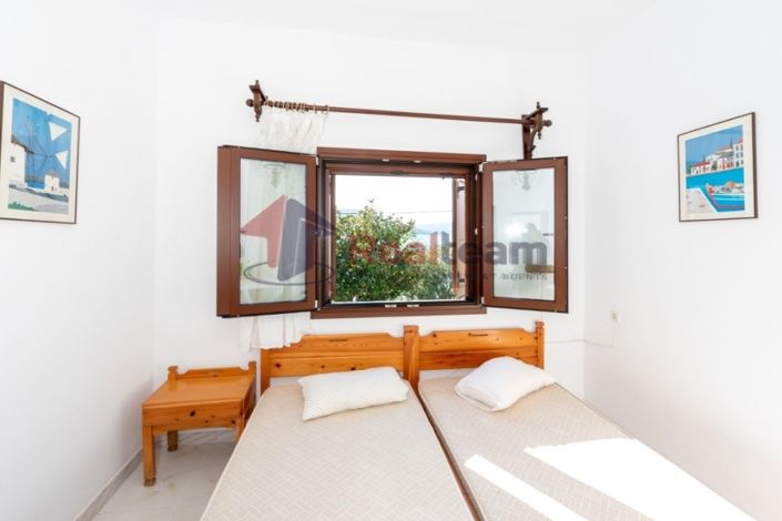 Image No.21-9 Bed Property for sale