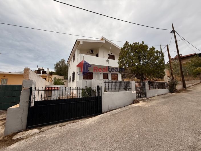 Image No.26-3 Bed Property for sale