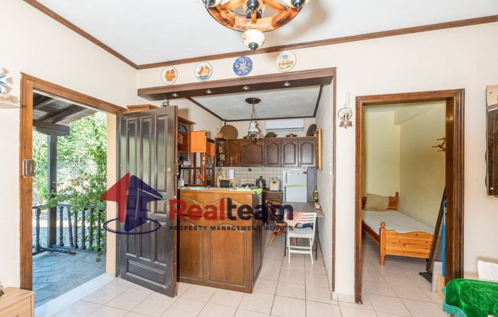 Image No.12-3 Bed Property for sale