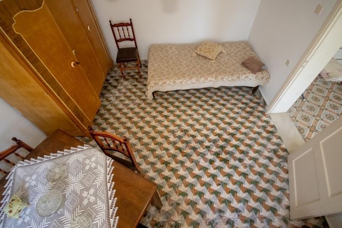 Image No.11-2 Bed Property for sale