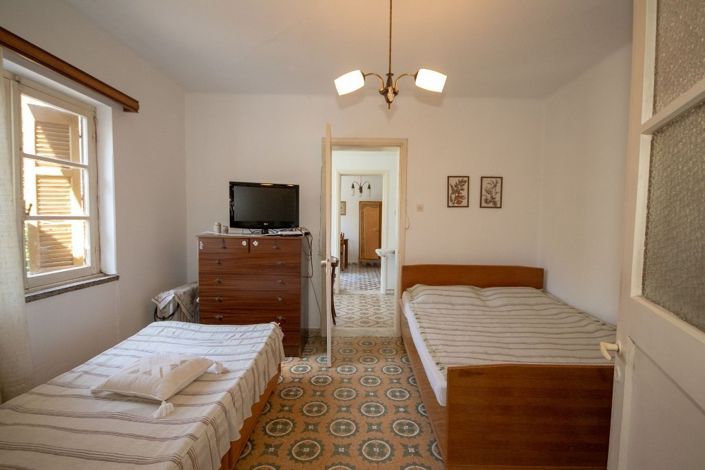 Image No.8-2 Bed Property for sale