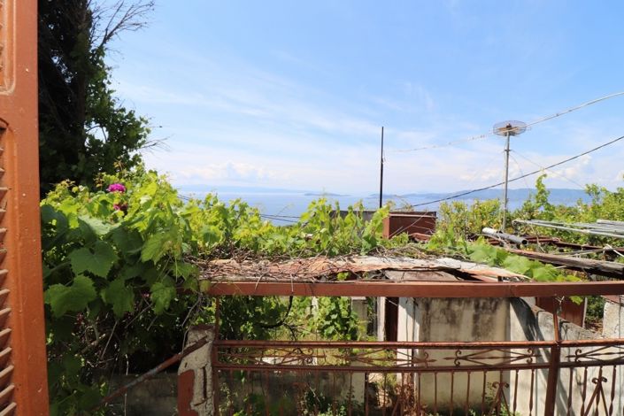 Image No.10-2 Bed Property for sale