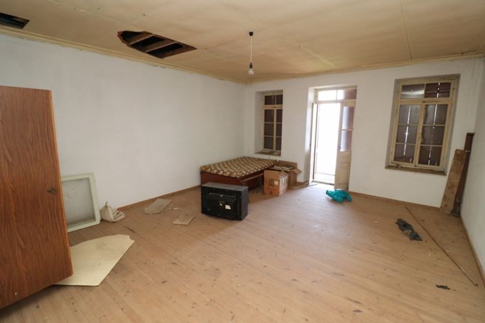 Image No.12-2 Bed Property for sale