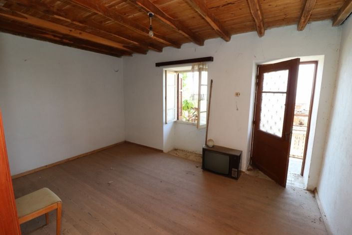 Image No.8-2 Bed Property for sale