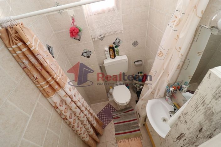 Image No.10-7 Bed Property for sale