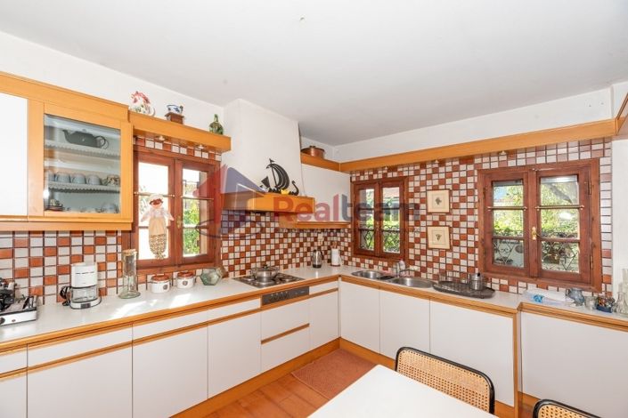 Image No.11-5 Bed Property for sale