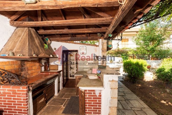 Image No.24-5 Bed Property for sale