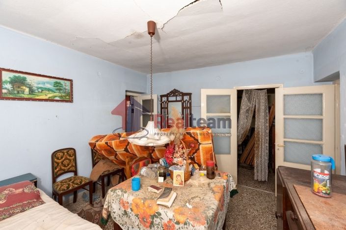 Image No.12-2 Bed Property for sale