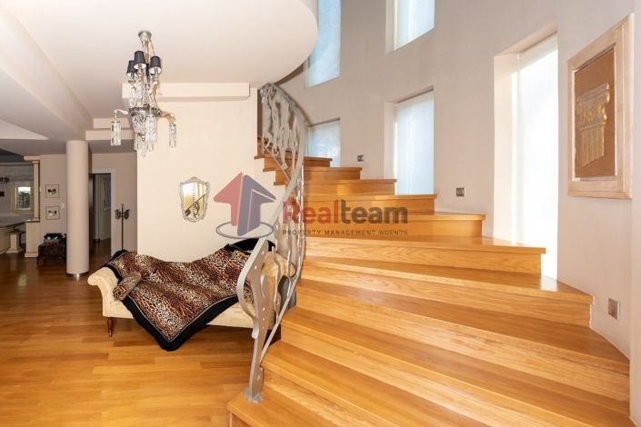 Image No.11-5 Bed Property for sale