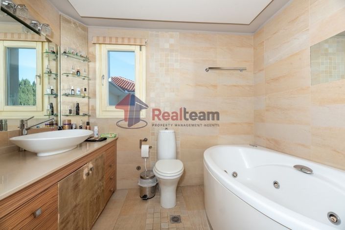 Image No.14-5 Bed Property for sale