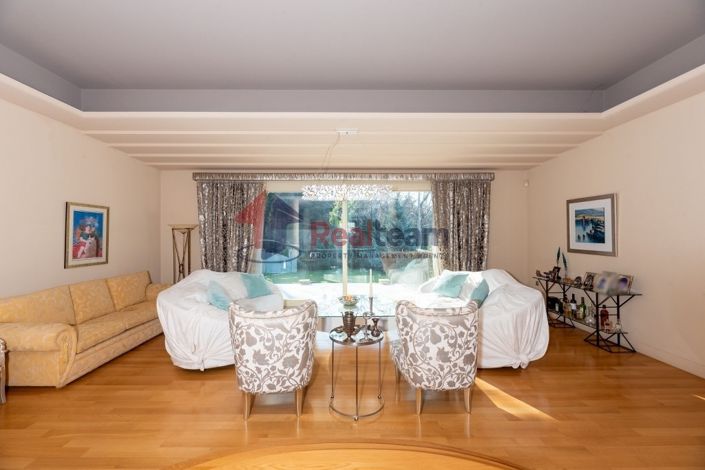 Image No.6-5 Bed Property for sale