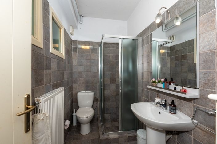 Image No.23-3 Bed Property for sale