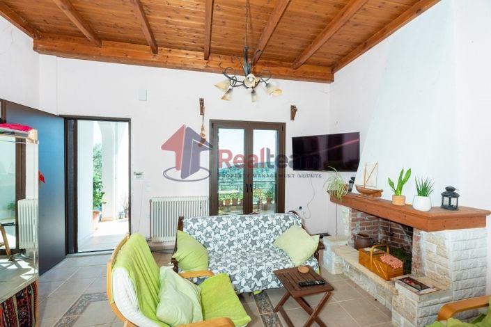 Image No.10-3 Bed Property for sale