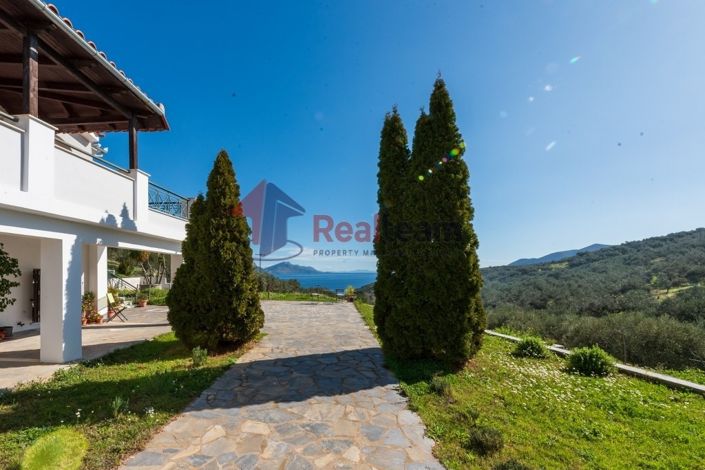 Image No.22-3 Bed Property for sale