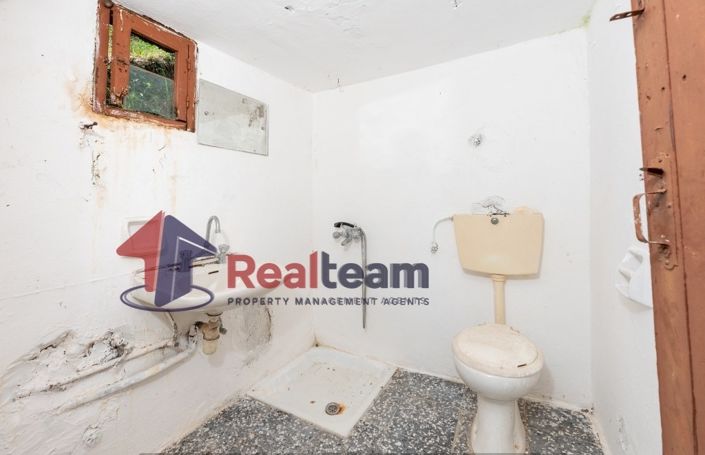 Image No.12-2 Bed Property for sale