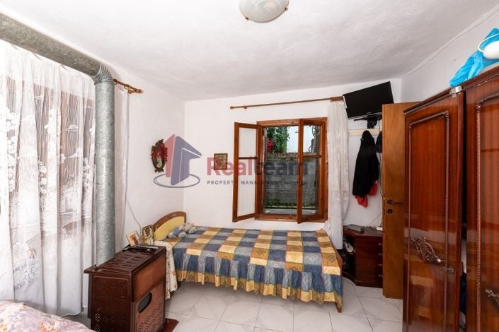 Image No.10-2 Bed Property for sale