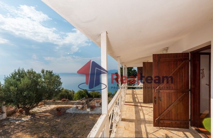 Image No.11-3 Bed Property for sale