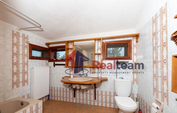 Image No.17-3 Bed Property for sale