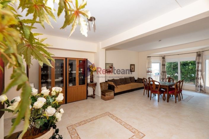 Image No.10-5 Bed Property for sale