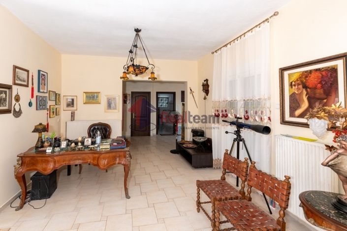 Image No.16-5 Bed Property for sale