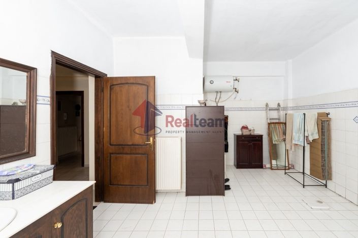 Image No.21-5 Bed Property for sale