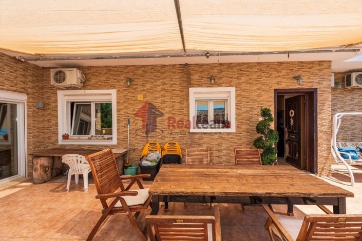 Image No.22-5 Bed Property for sale