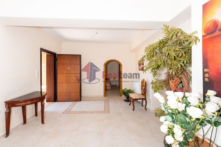 Image No.7-5 Bed Property for sale