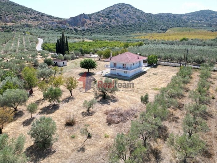 Image No.21-4 Bed Property for sale