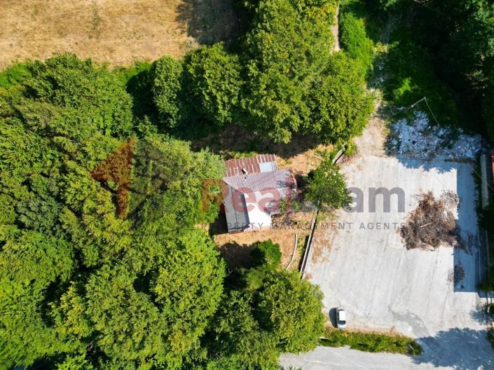 Image No.17-3 Bed Property for sale